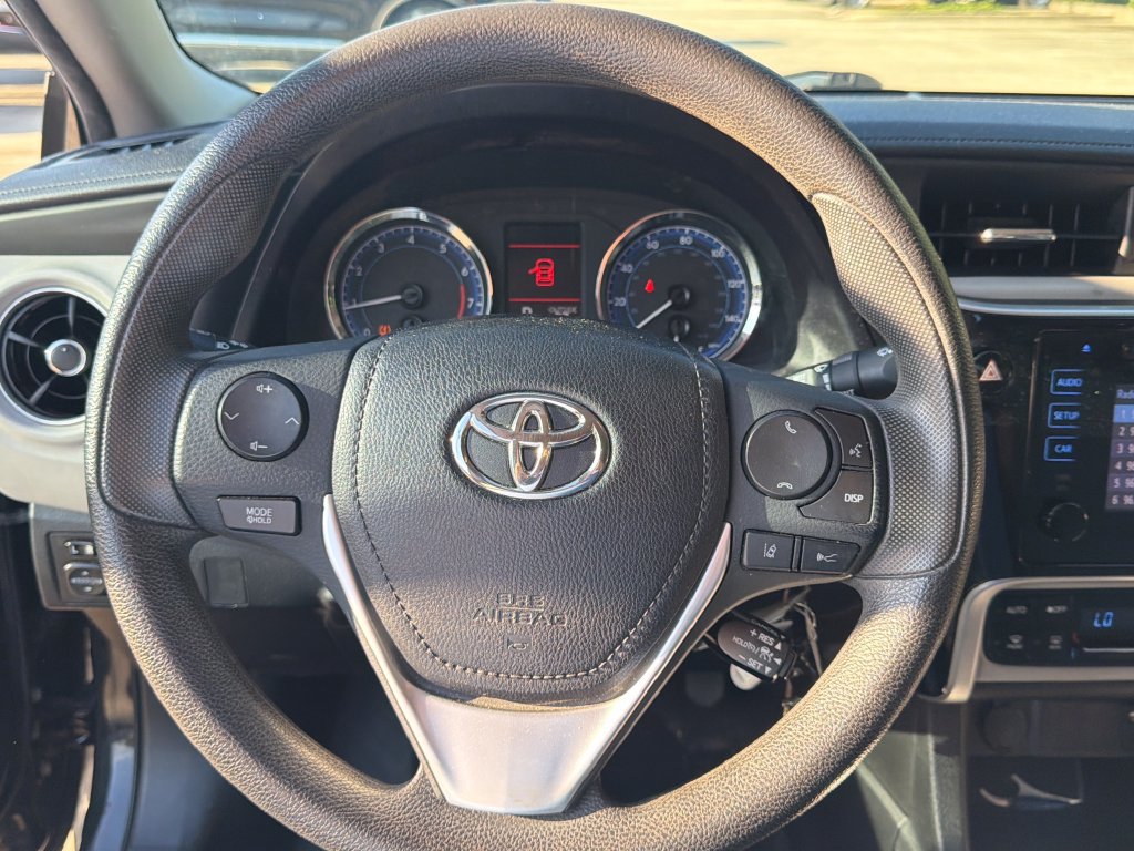 Used 2018 Toyota Corolla LE FWD image 18