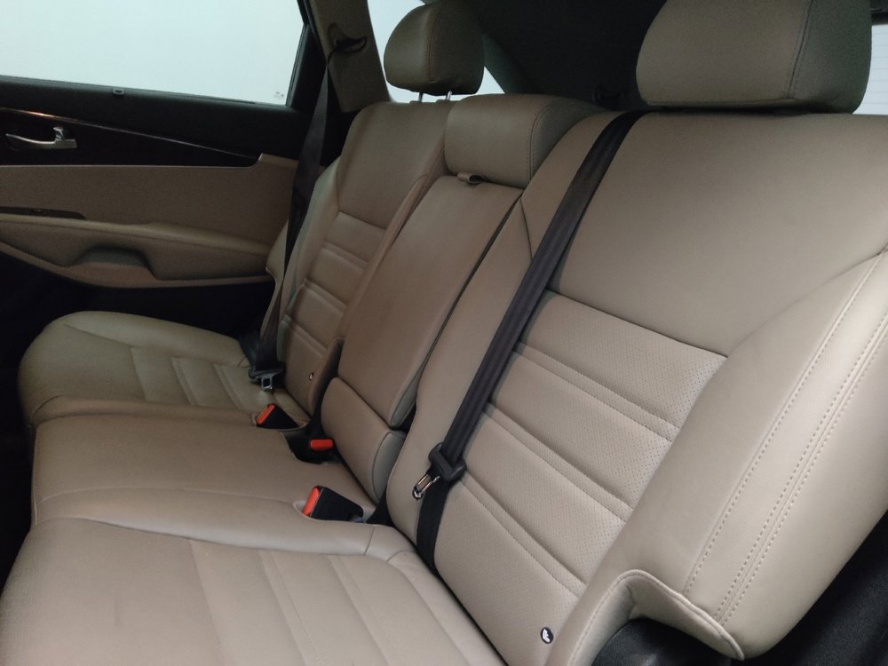 Used 2017 Kia Sorento EX image 18