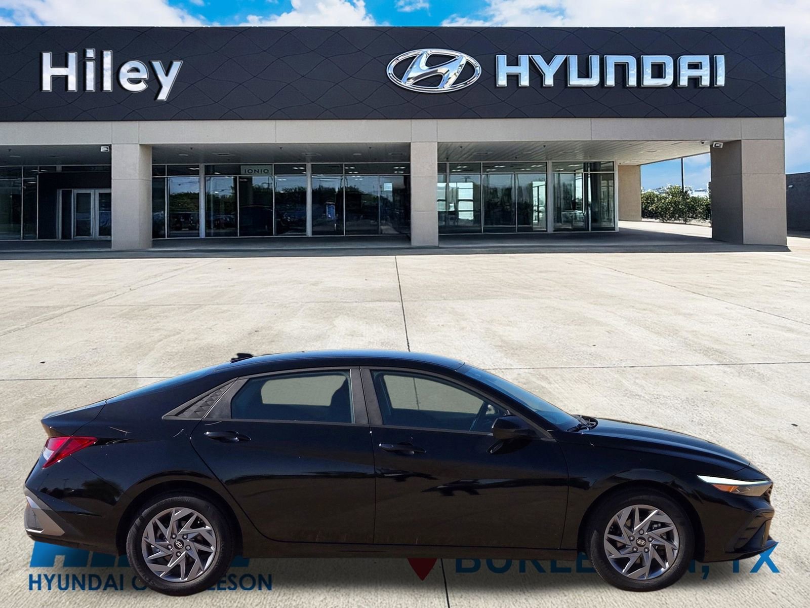 Used 2024 Hyundai Elantra SEL FWD image 3