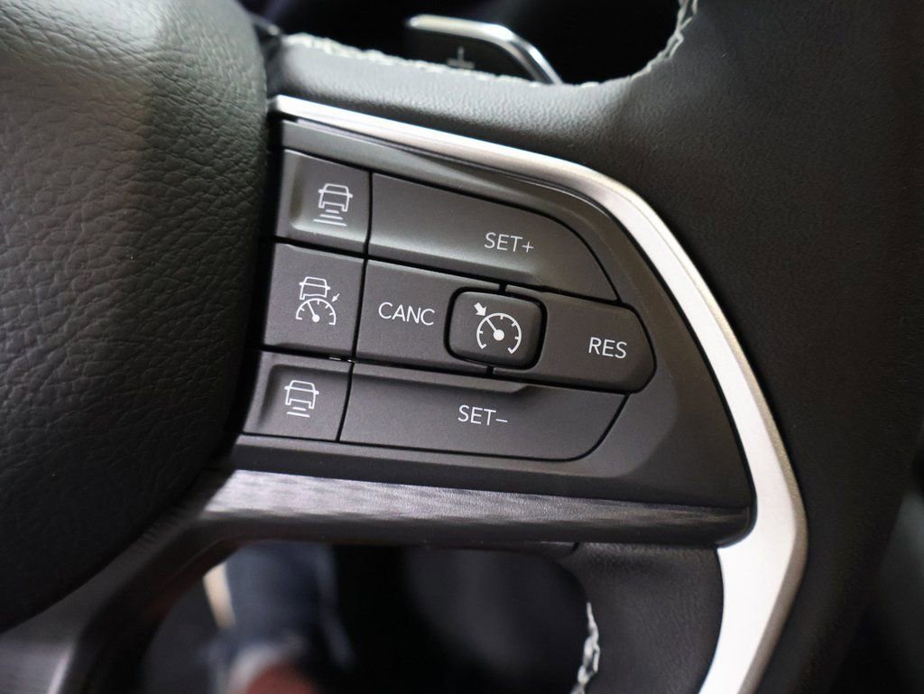 New 2025 Jeep Grand Cherokee Laredo w/ Luxury Tech Group I image 32