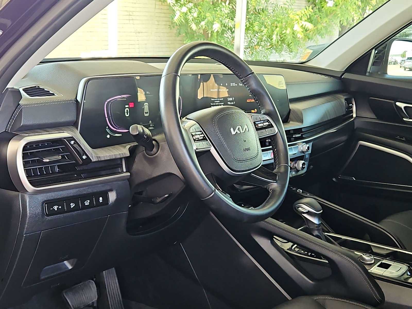 Certified 2025 Kia Telluride EX w/ EX Captain's Chair Package FWD image 2