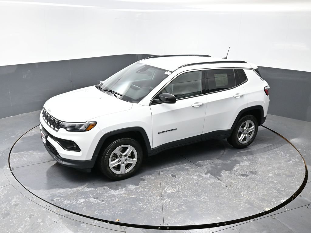 Used 2024 Jeep Compass Latitude image 43