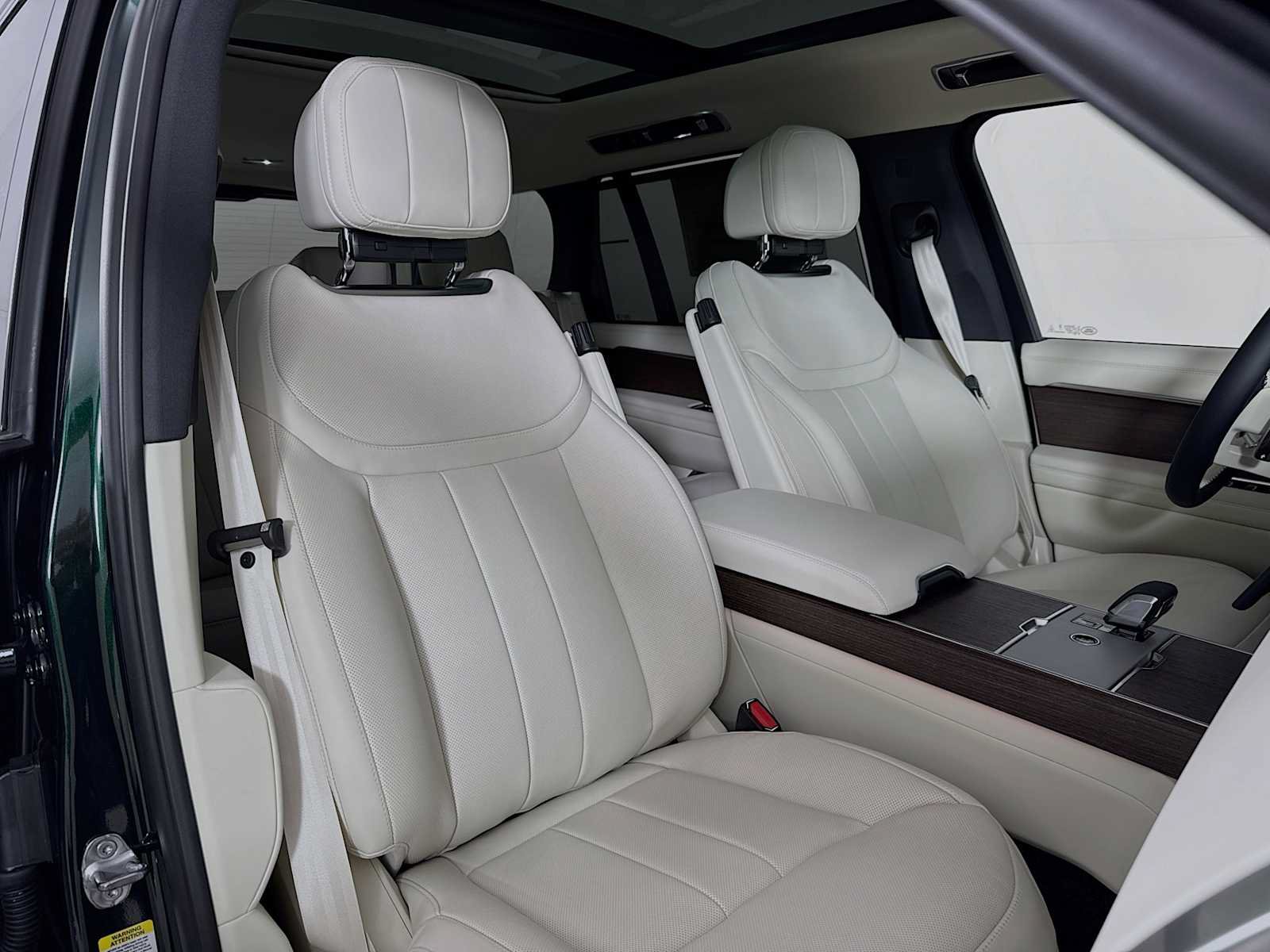 New 2026 Land Rover Range Rover Long Wheelbase SE AWD/4WD image 30