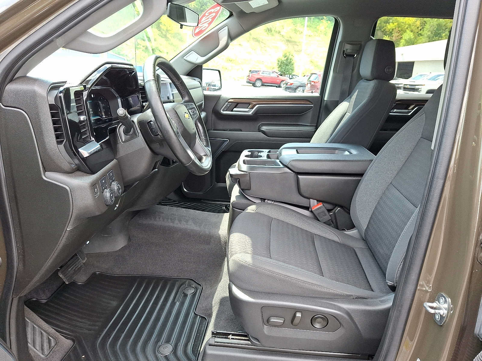 Used 2023 Chevrolet Silverado 1500 LT AWD/4WD image 13