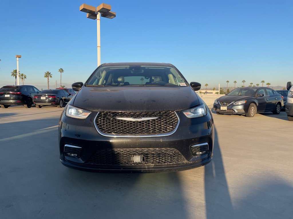 Used 2023 Chrysler Pacifica Touring-L image 6