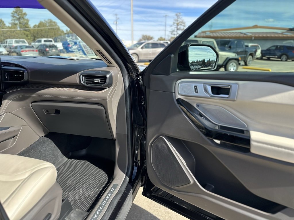 Used 2021 Ford Explorer Platinum w/ Equipment Group 601A image 8
