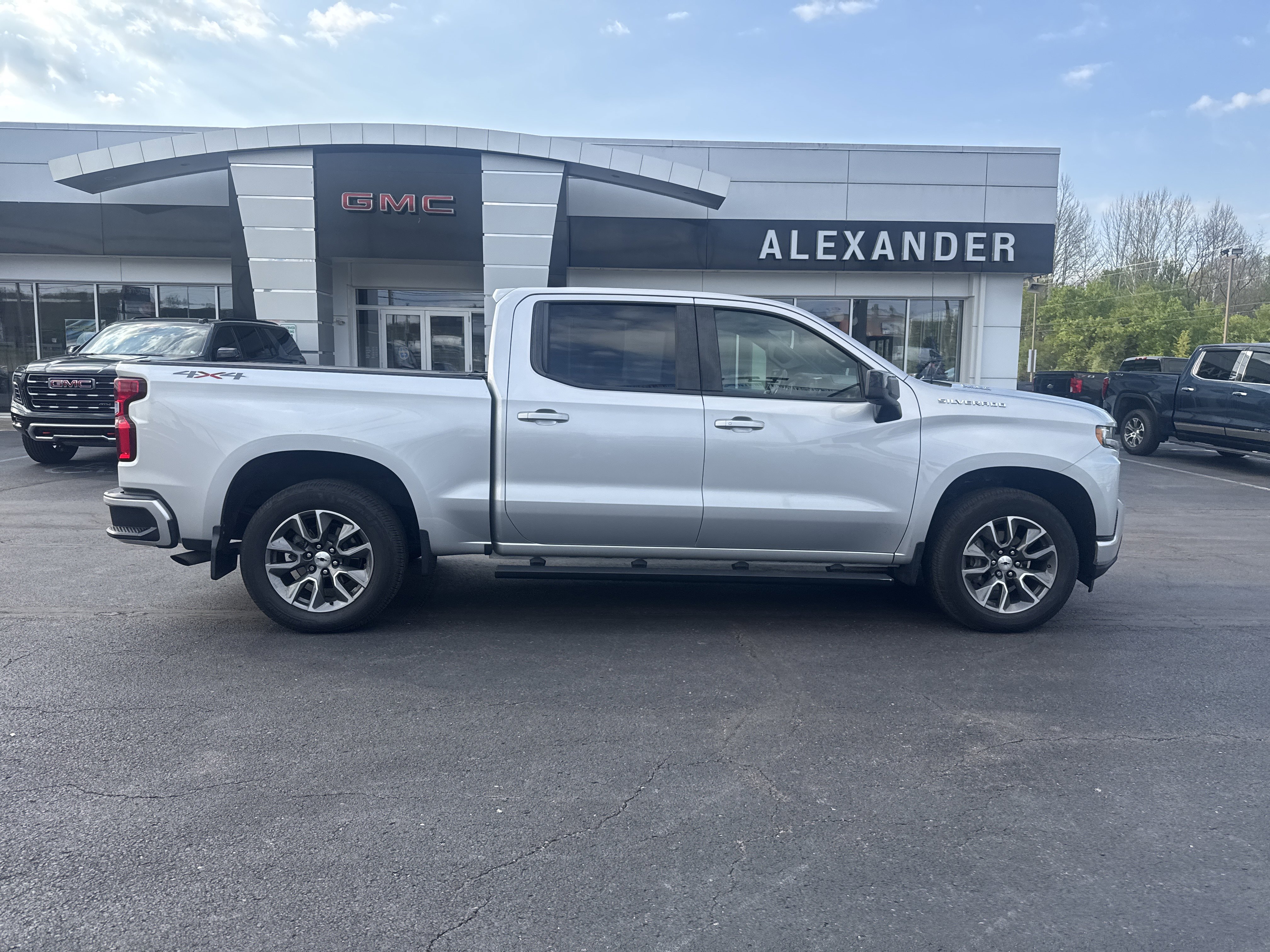Used 2020 Chevrolet Silverado 1500 RST w/ All-Star Edition AWD/4WD image 2
