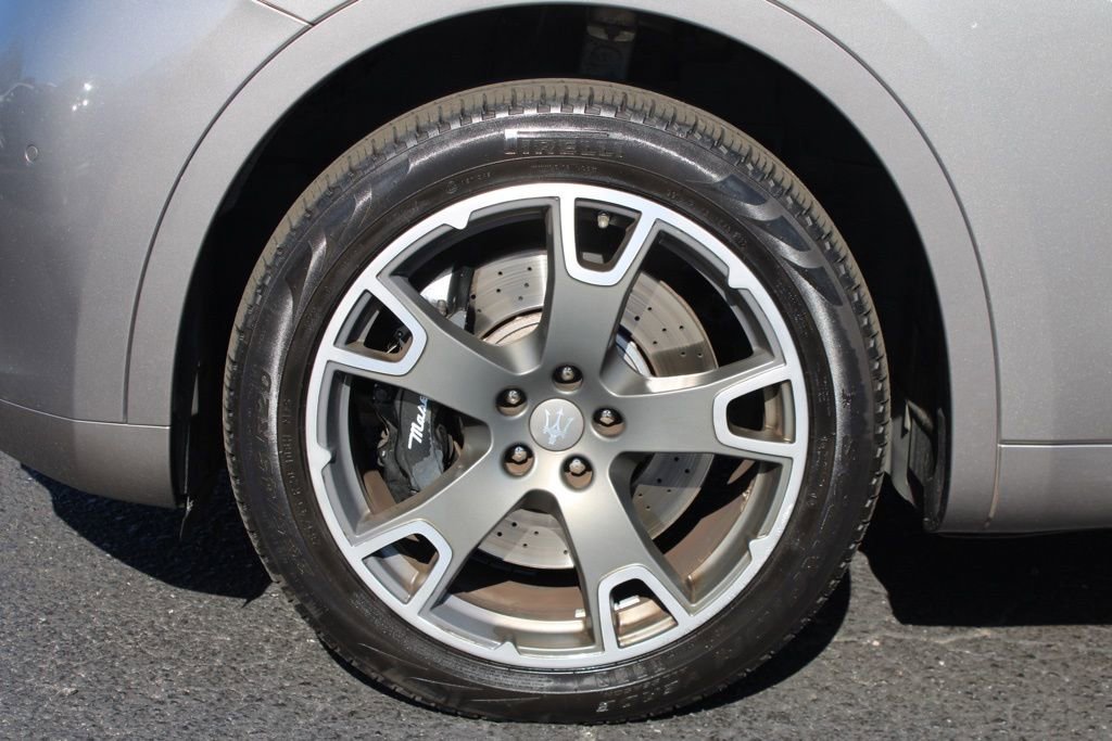 Used 2017 Maserati Levante S AWD/4WD image 16