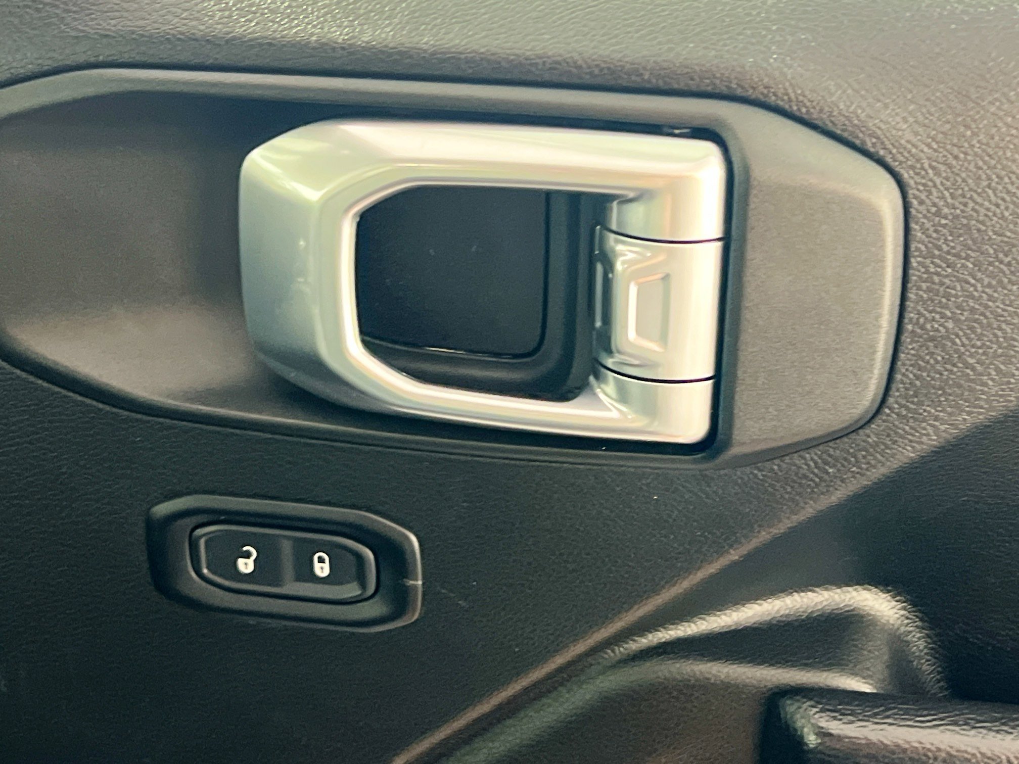 Used 2024 Jeep Wrangler Sport S image 32