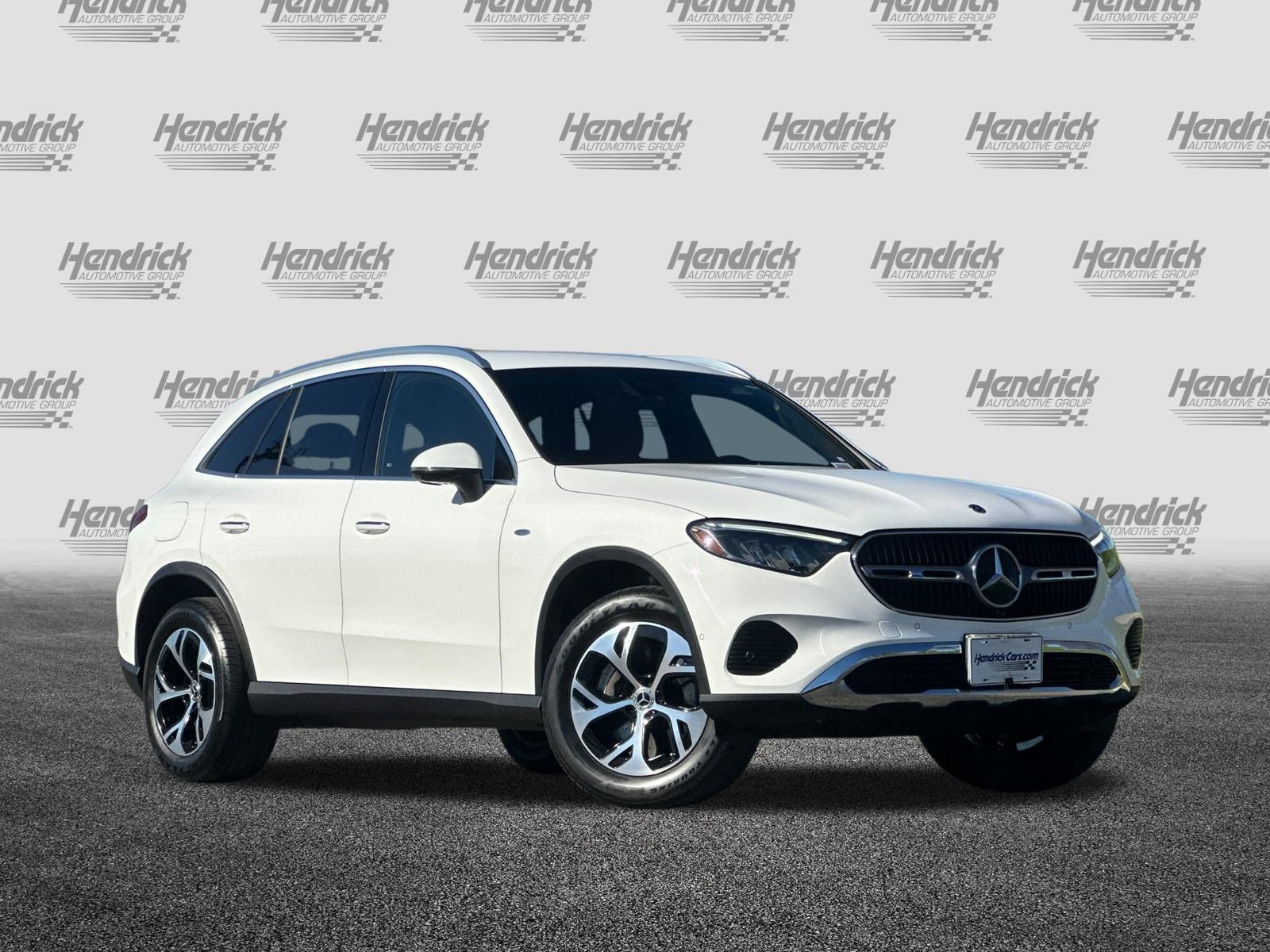 Used 2025 Mercedes-Benz GLC 350e 4MATIC image 2