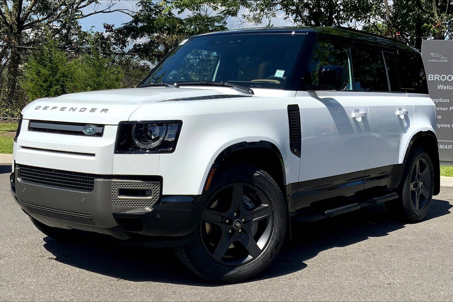 New 2025 Land Rover Defender 110 X-Dynamic SE