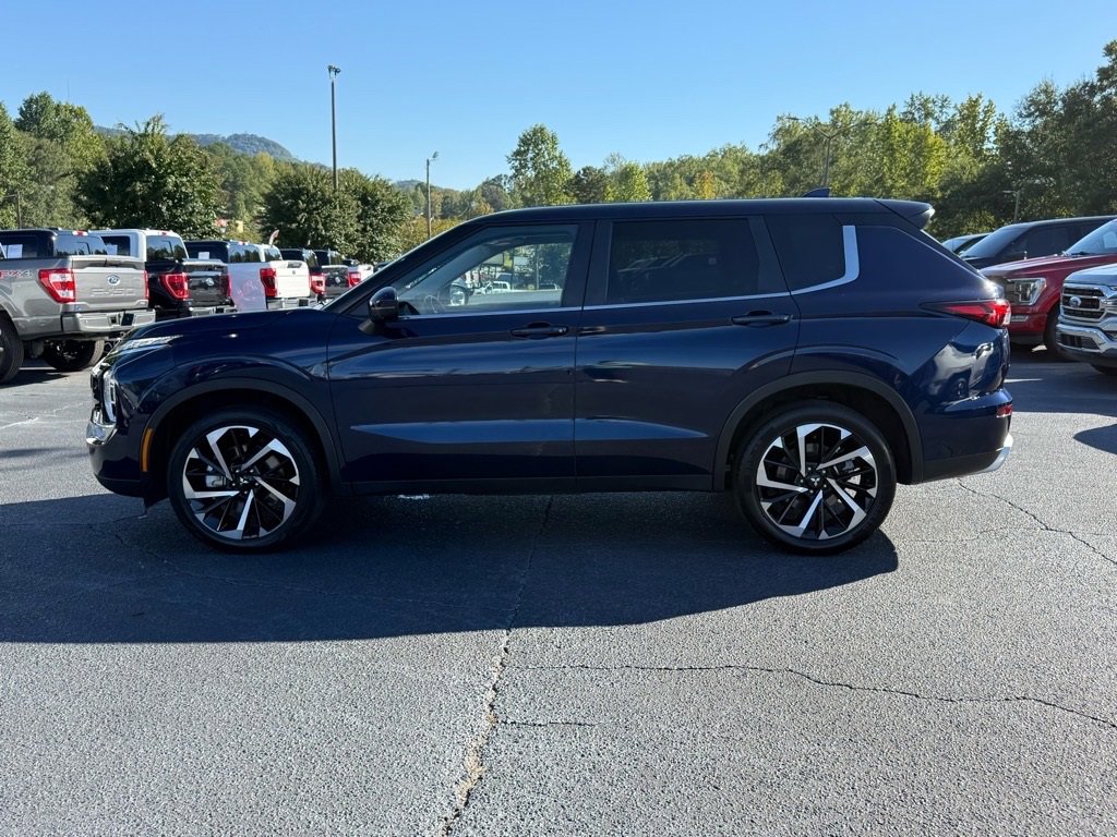 Used 2024 Mitsubishi Outlander SE Black Edition image 7