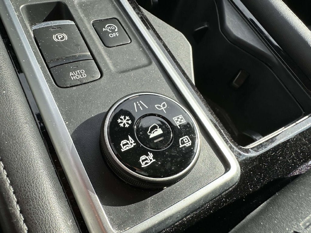 Used 2025 Nissan Pathfinder SV AWD/4WD image 21