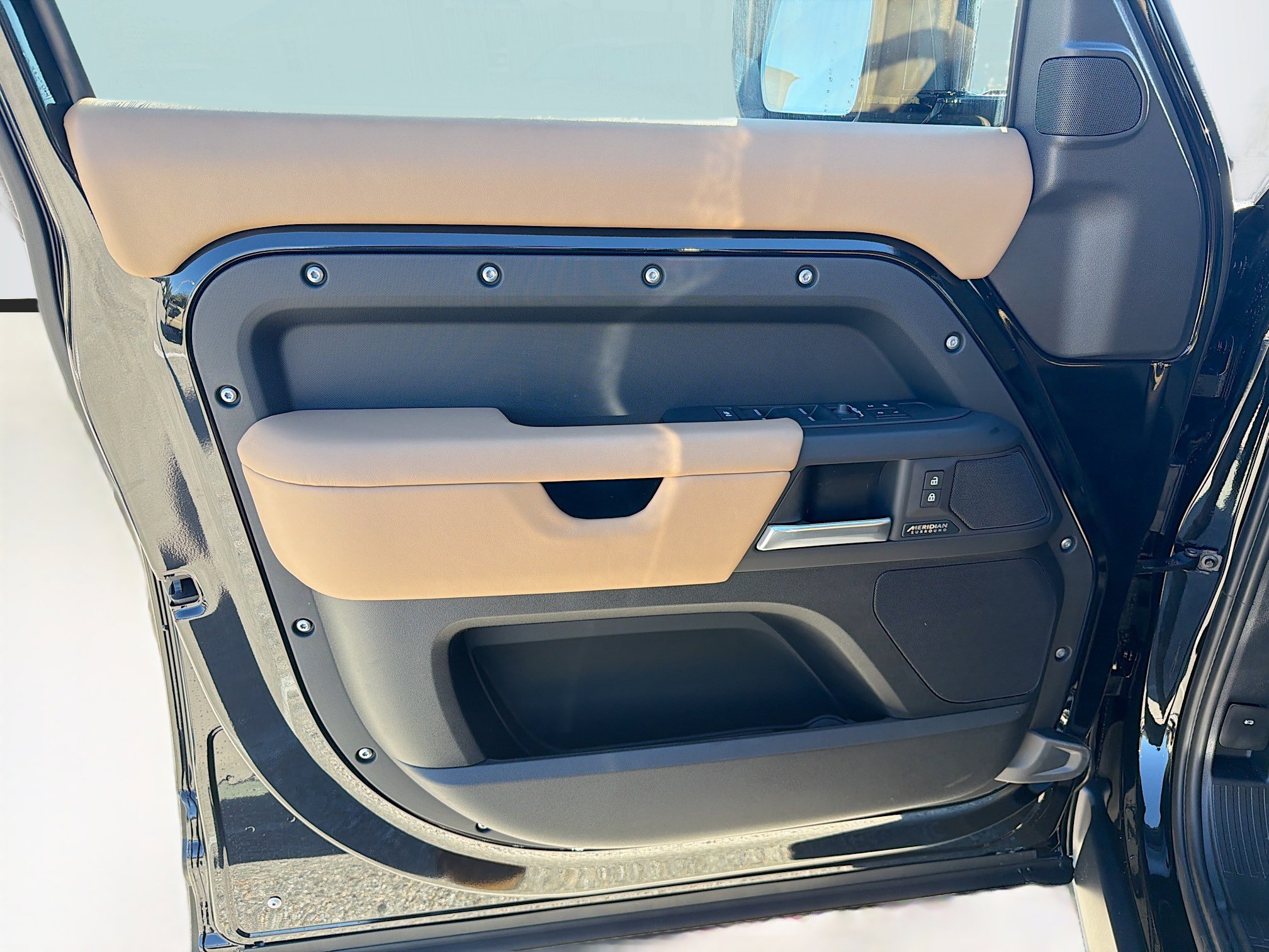 New 2026 Land Rover Defender 110 X-Dynamic SE image 20