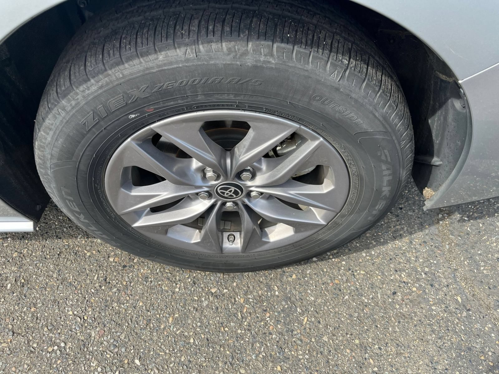 Used 2023 Toyota Sienna XLE FWD image 33