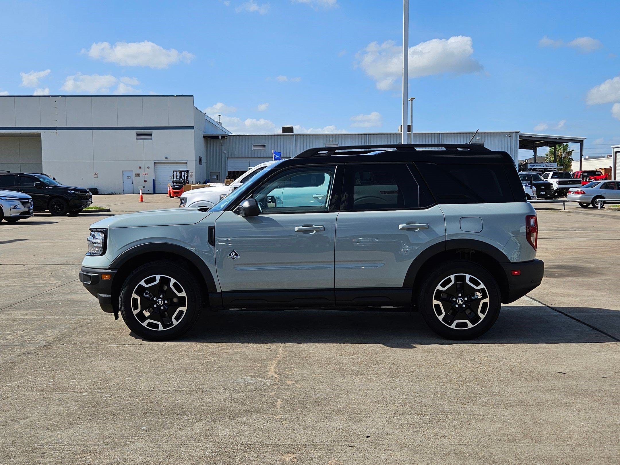 Used 2023 Ford Bronco Sport Outer Banks w/ Tech Package AWD/4WD image 9