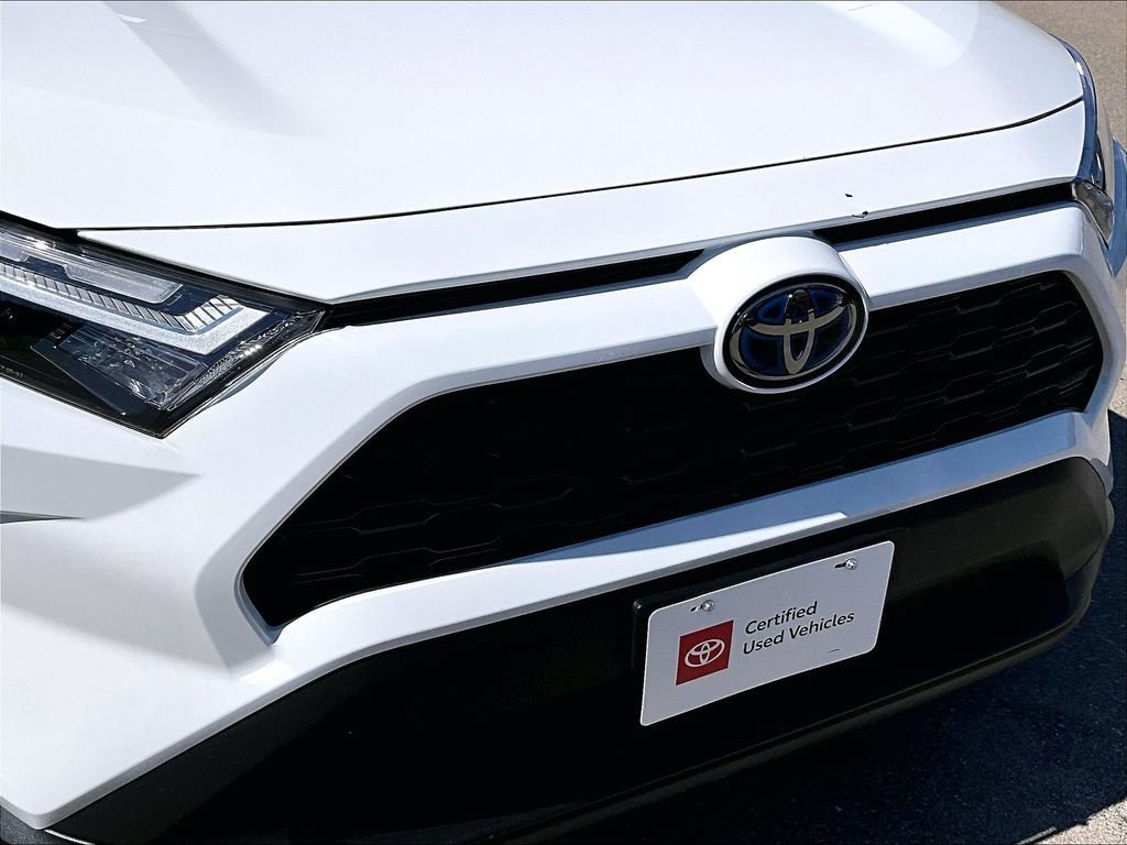 Certified 2024 Toyota RAV4 LE AWD/4WD image 31