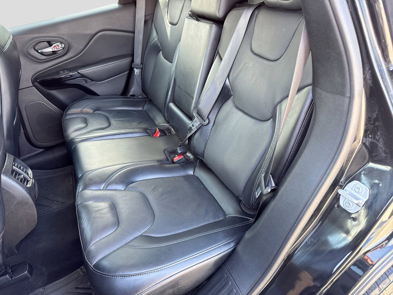 Used 2021 Jeep Cherokee Latitude Lux w/ Sun & Sound Group AWD/4WD image 20
