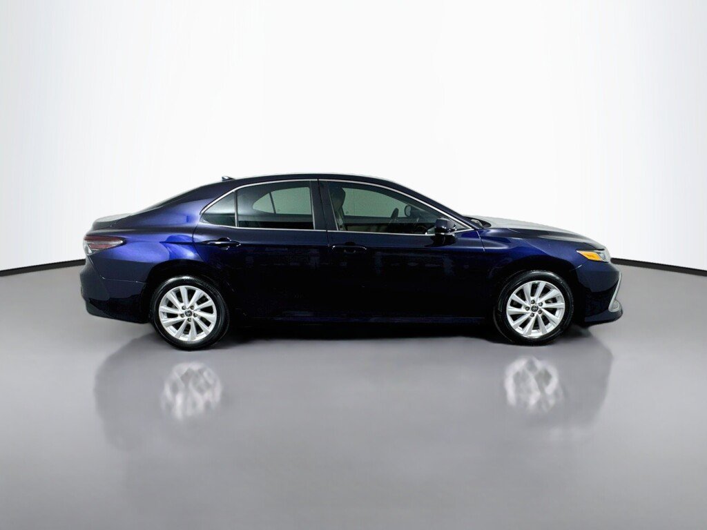 Used 2022 Toyota Camry LE w/ Carpet Mat Package (TMS) FWD image 6