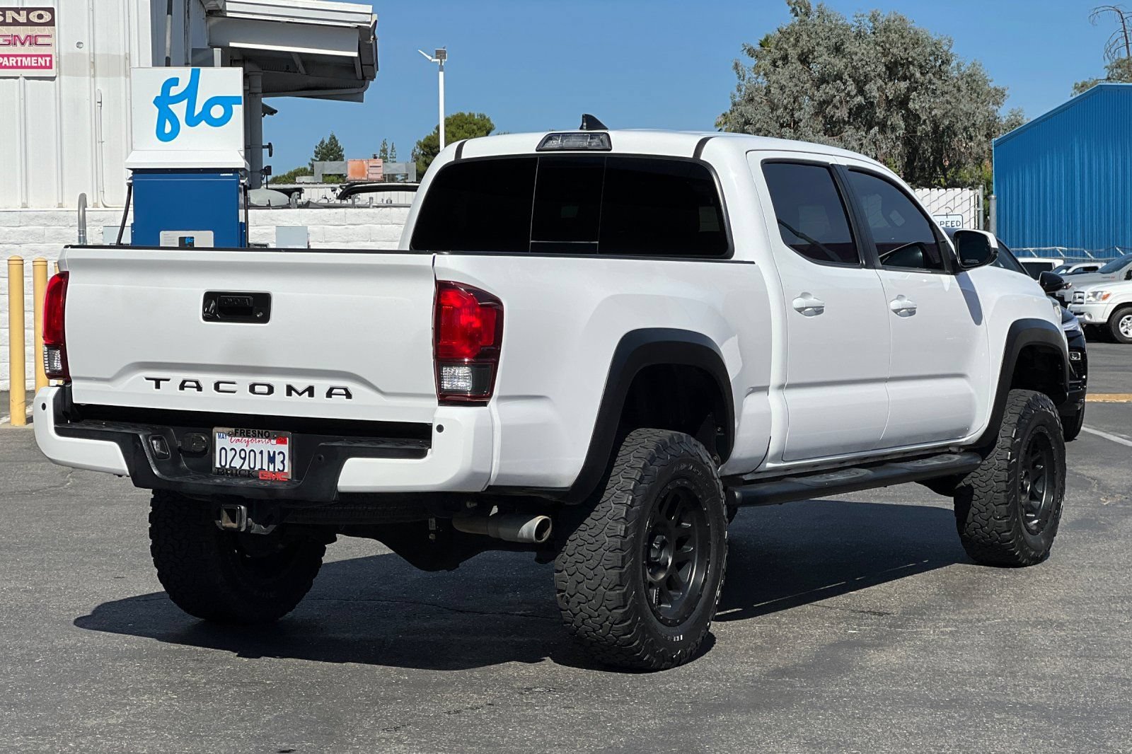 Used 2019 Toyota Tacoma TRD Off-Road w/ TRD Premium Off Road Package AWD/4WD image 4