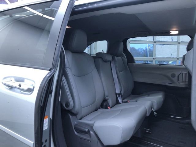 Used 2021 Toyota Sienna XLE image 21