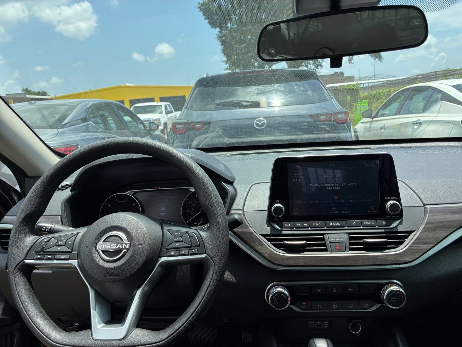 Used 2025 Nissan Altima 2.5 SV FWD image 33