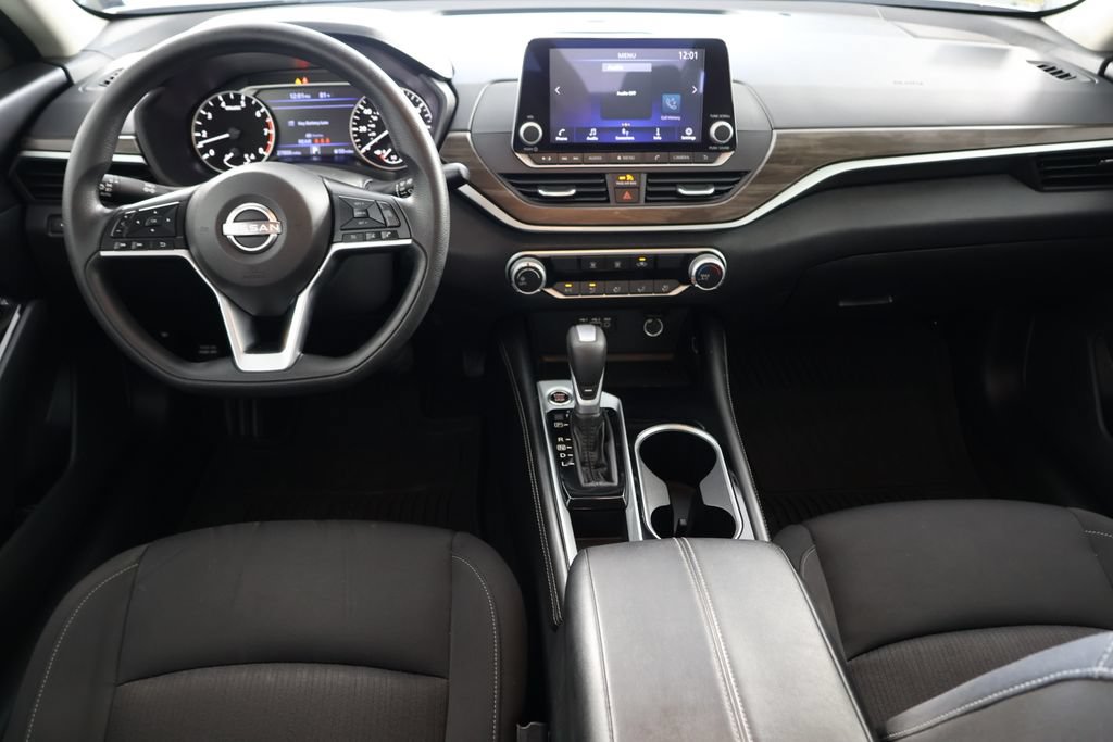 Used 2023 Nissan Altima 2.5 SV FWD image 2