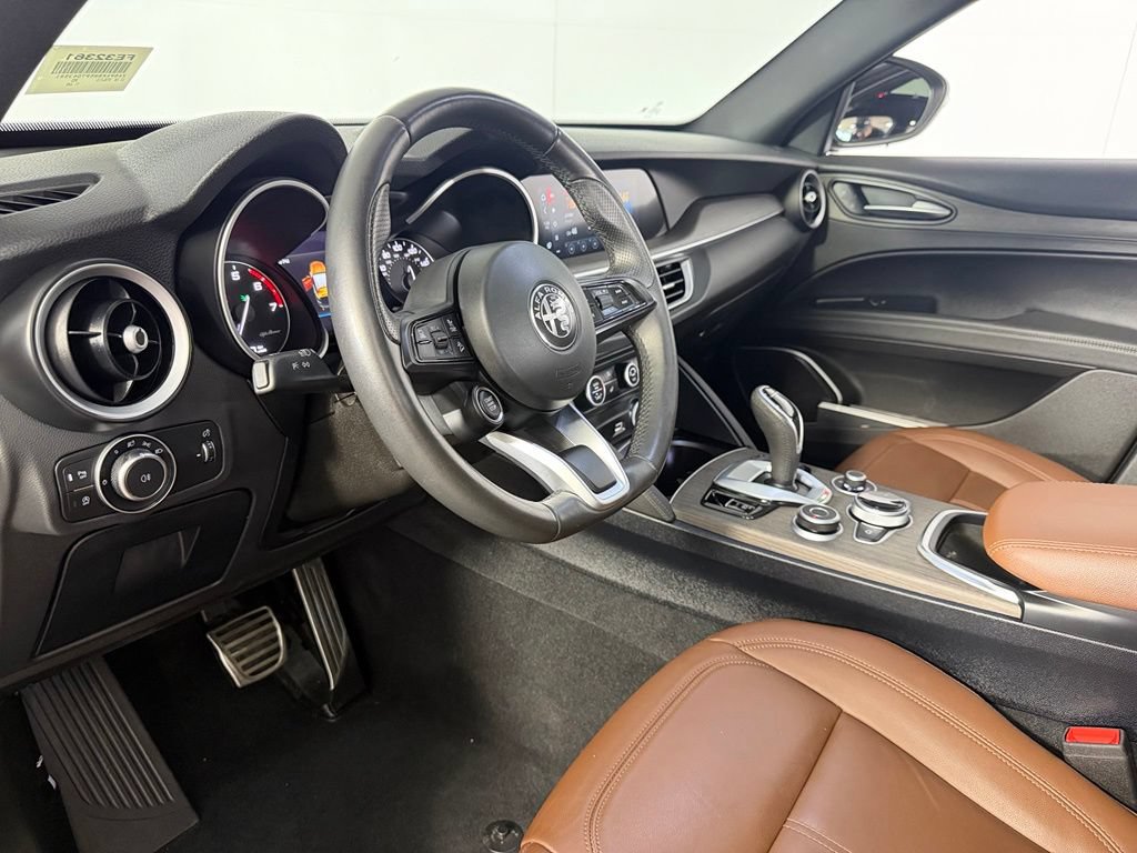 Used 2023 Alfa Romeo Stelvio Ti AWD/4WD image 13