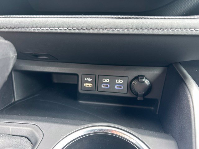 Used 2022 Toyota Highlander XLE AWD/4WD image 25