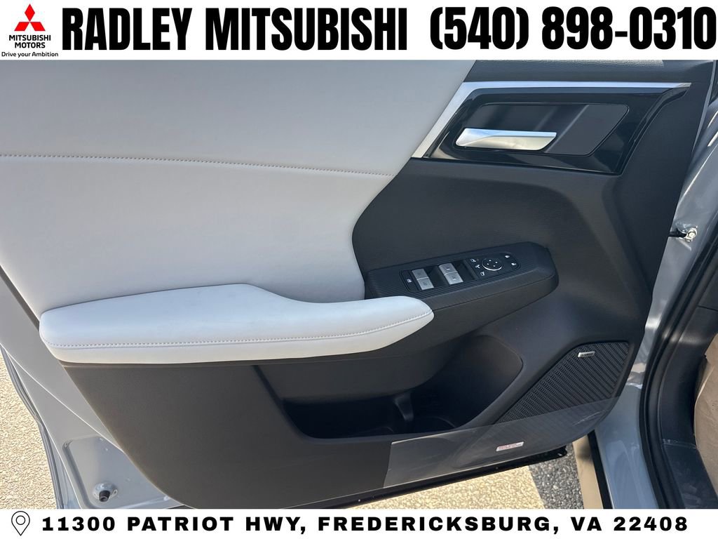 New 2026 Mitsubishi Outlander SE image 5