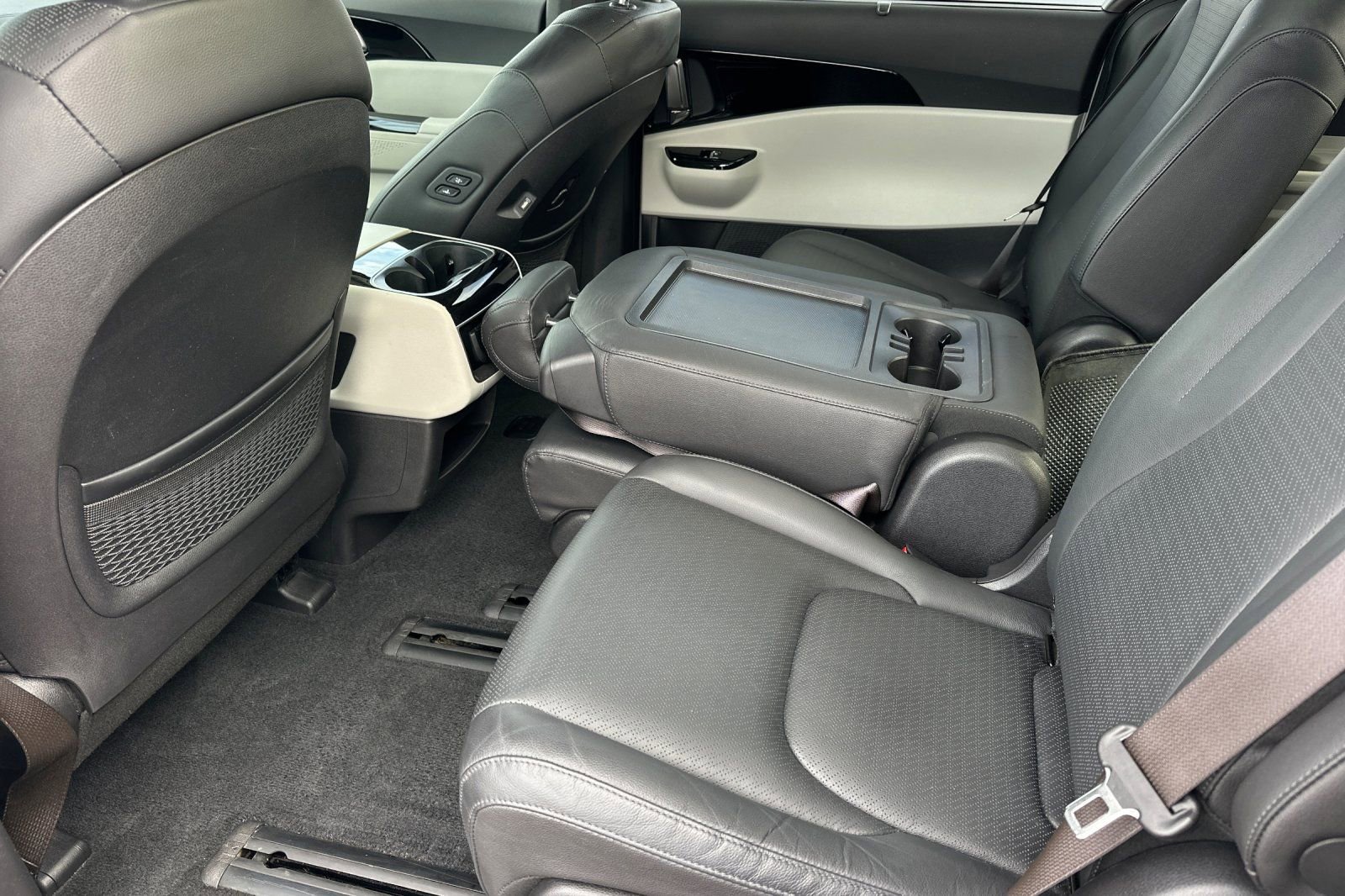 Used 2023 Kia Carnival SX Prestige FWD image 12