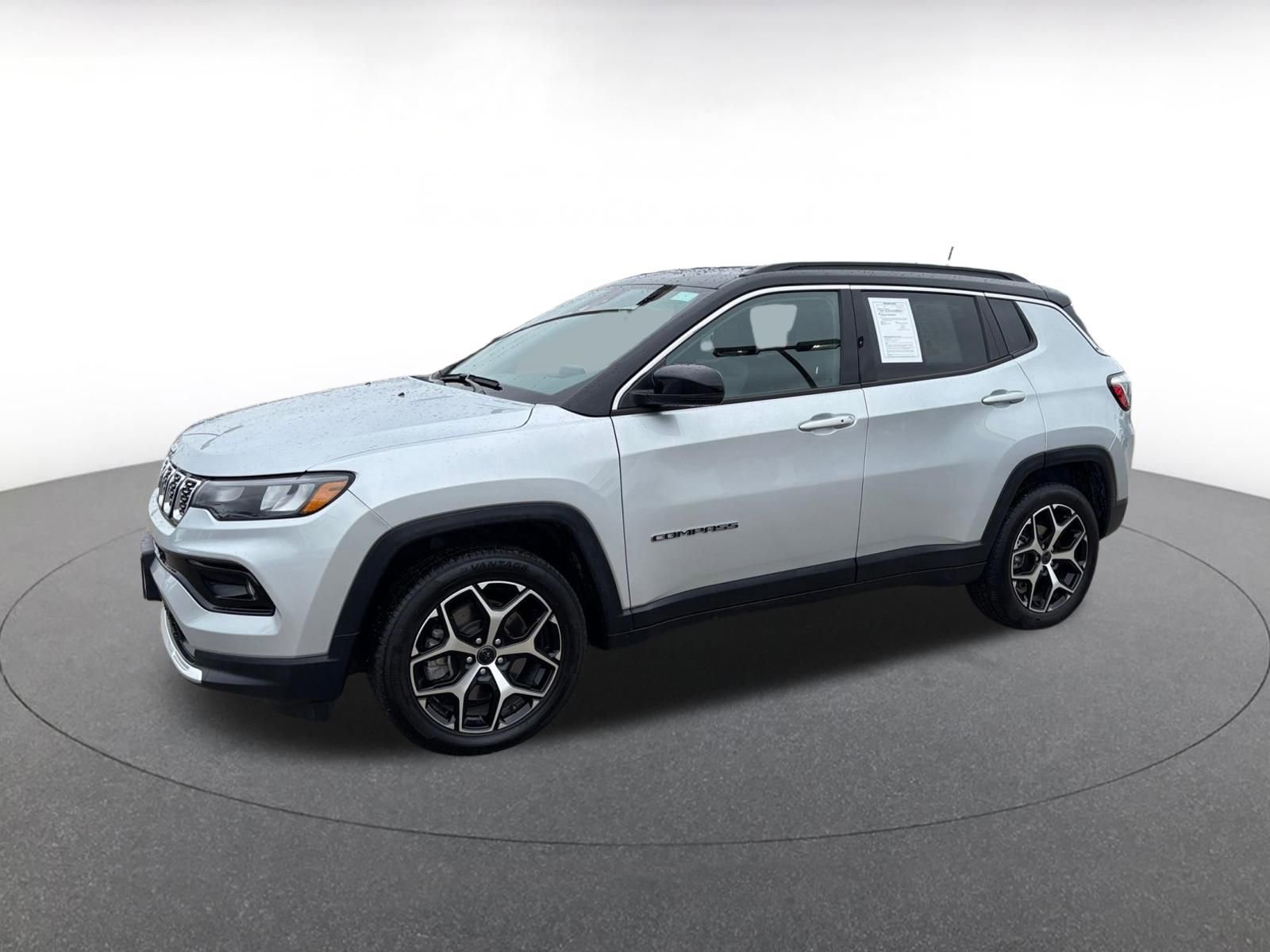 Used 2025 Jeep Compass Limited AWD/4WD image 4