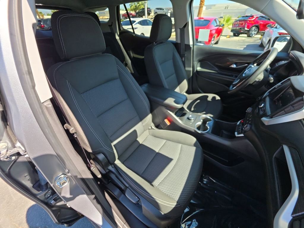 Used 2024 GMC Terrain SLE image 29