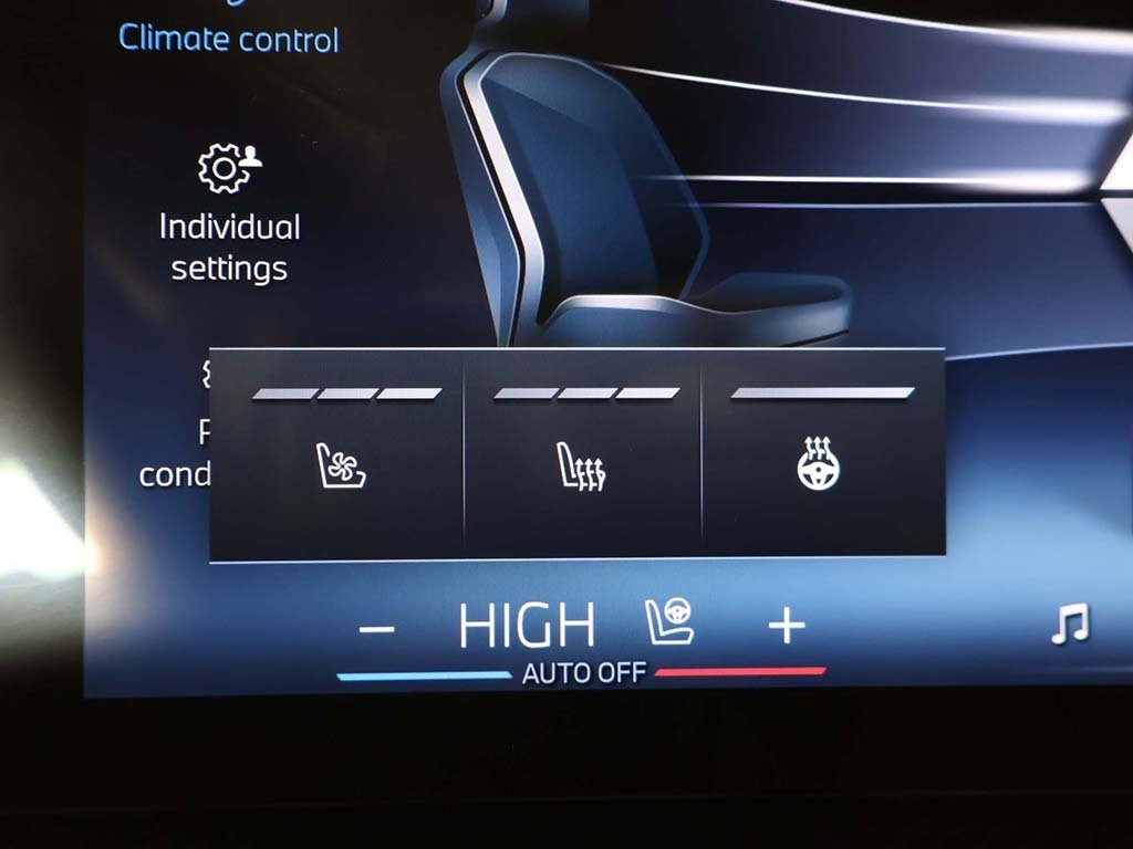 Used 2024 BMW X7 M60i w/ Executive Package image 62