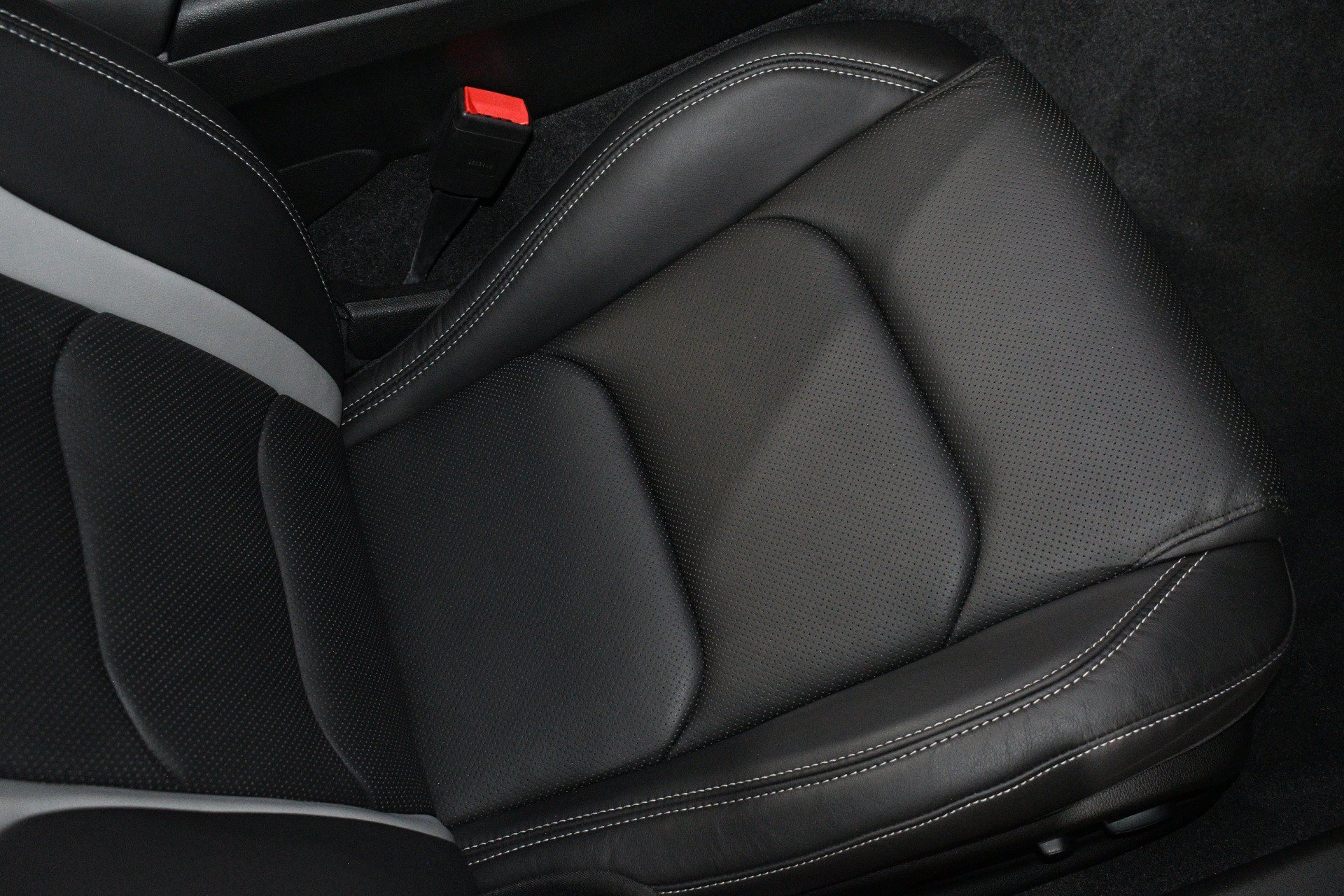 Used 2021 Chevrolet Camaro SS RWD image 12