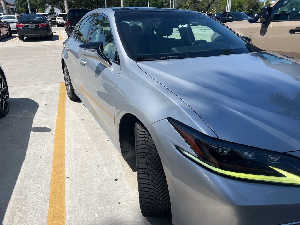 Used 2019 Lexus ES 350 Luxury w/ Accessory Package 2 FWD image 9