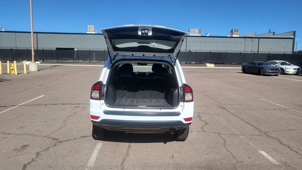 Used 2016 Jeep Compass Latitude image 11