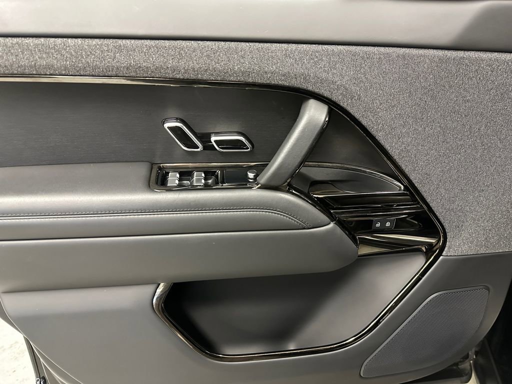 Used 2024 Land Rover Range Rover Sport SE image 12