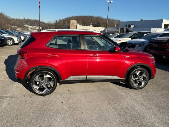 Used 2023 Hyundai Venue Limited image 6