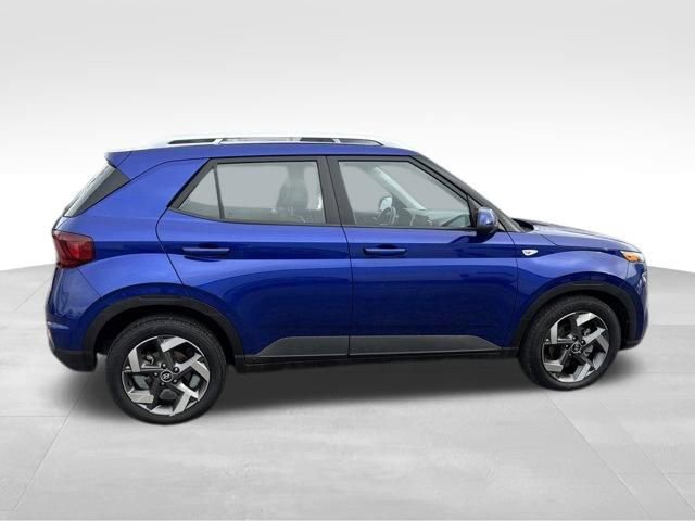 Used 2022 Hyundai Venue Limited image 3