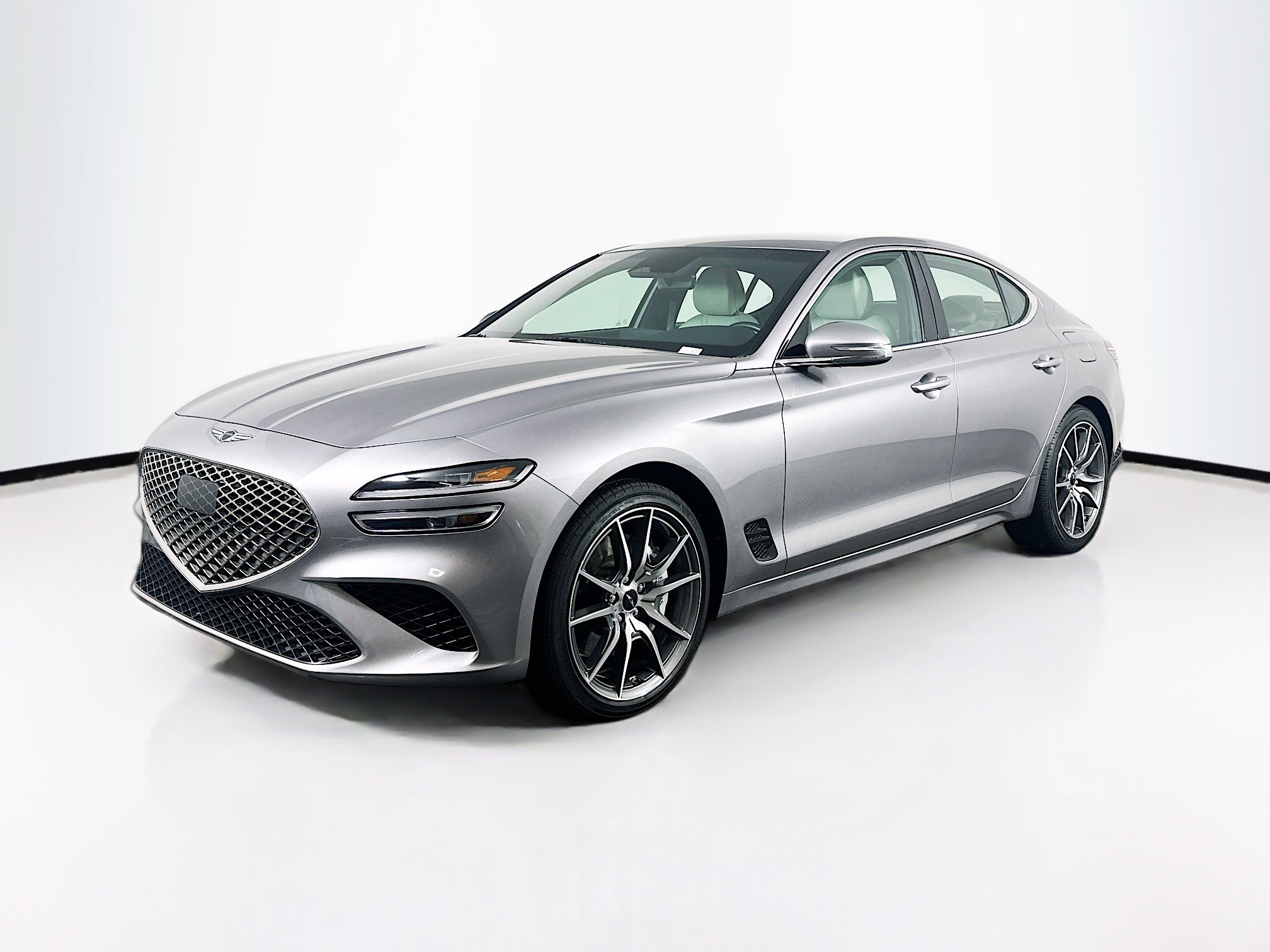Used 2025 Genesis G70 2.5T image 3