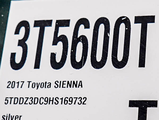 Used 2017 Toyota Sienna XLE w/ XLE Navigation Package AWD/4WD image 31