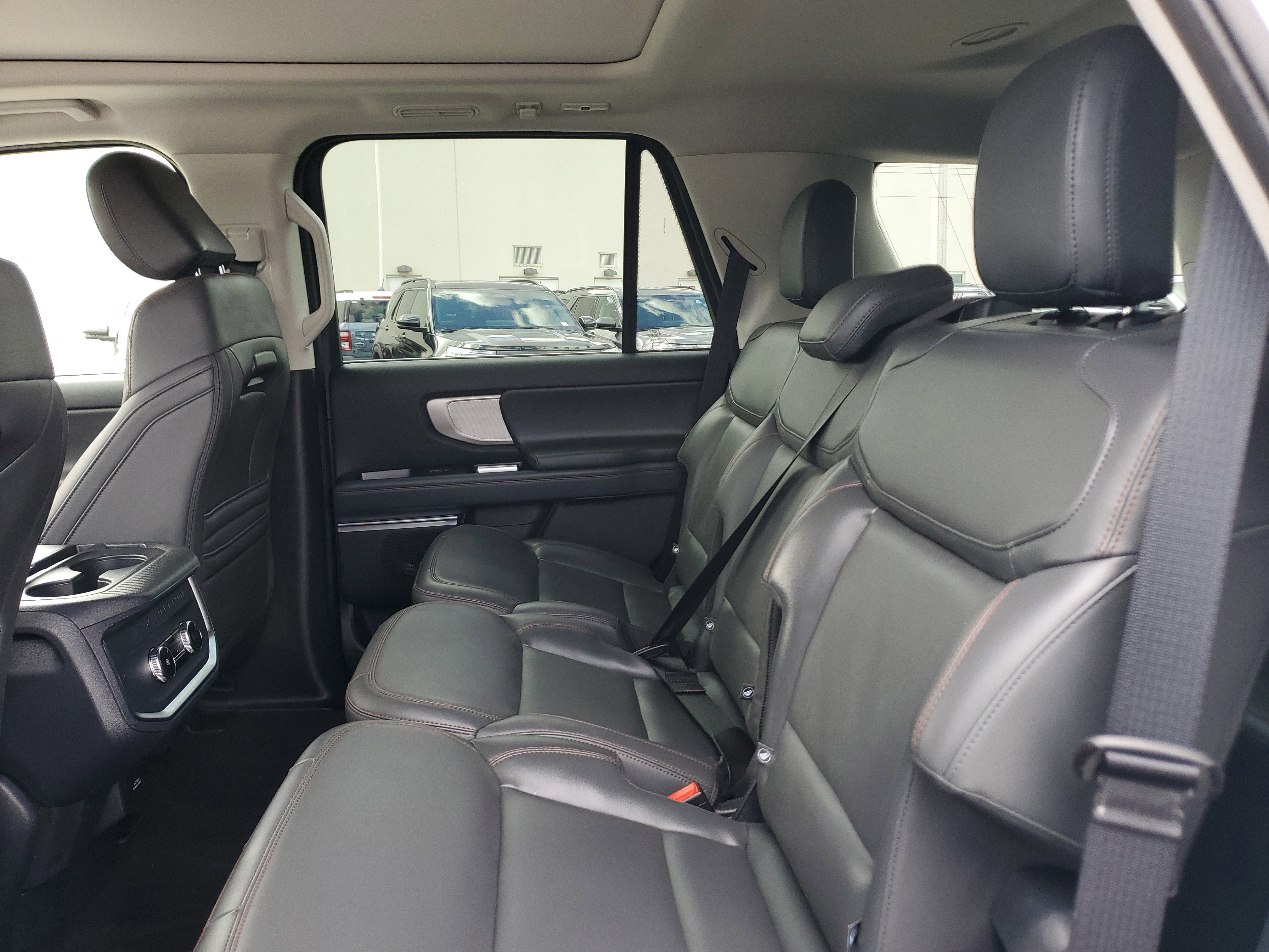 Used 2025 Ford Expedition Active image 13