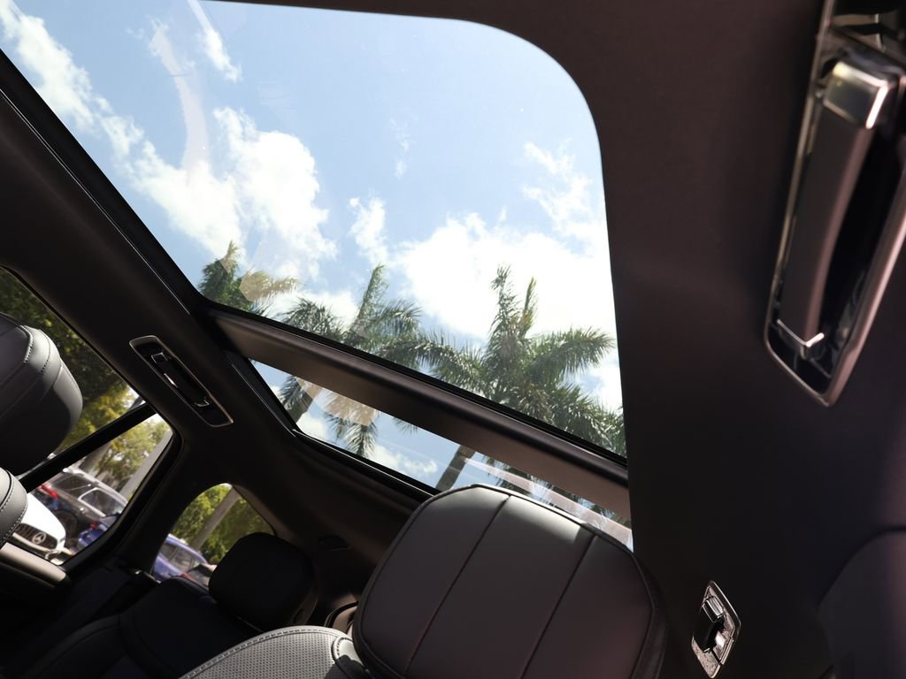 Used 2025 Land Rover Range Rover SE AWD/4WD image 20