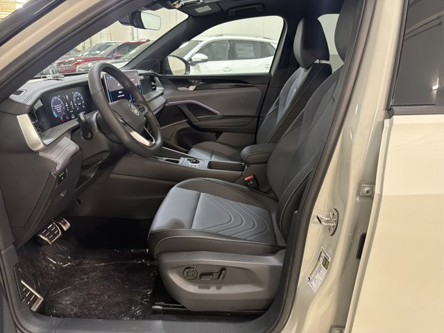 New 2026 Volkswagen Tiguan SE R-Line AWD/4WD image 16
