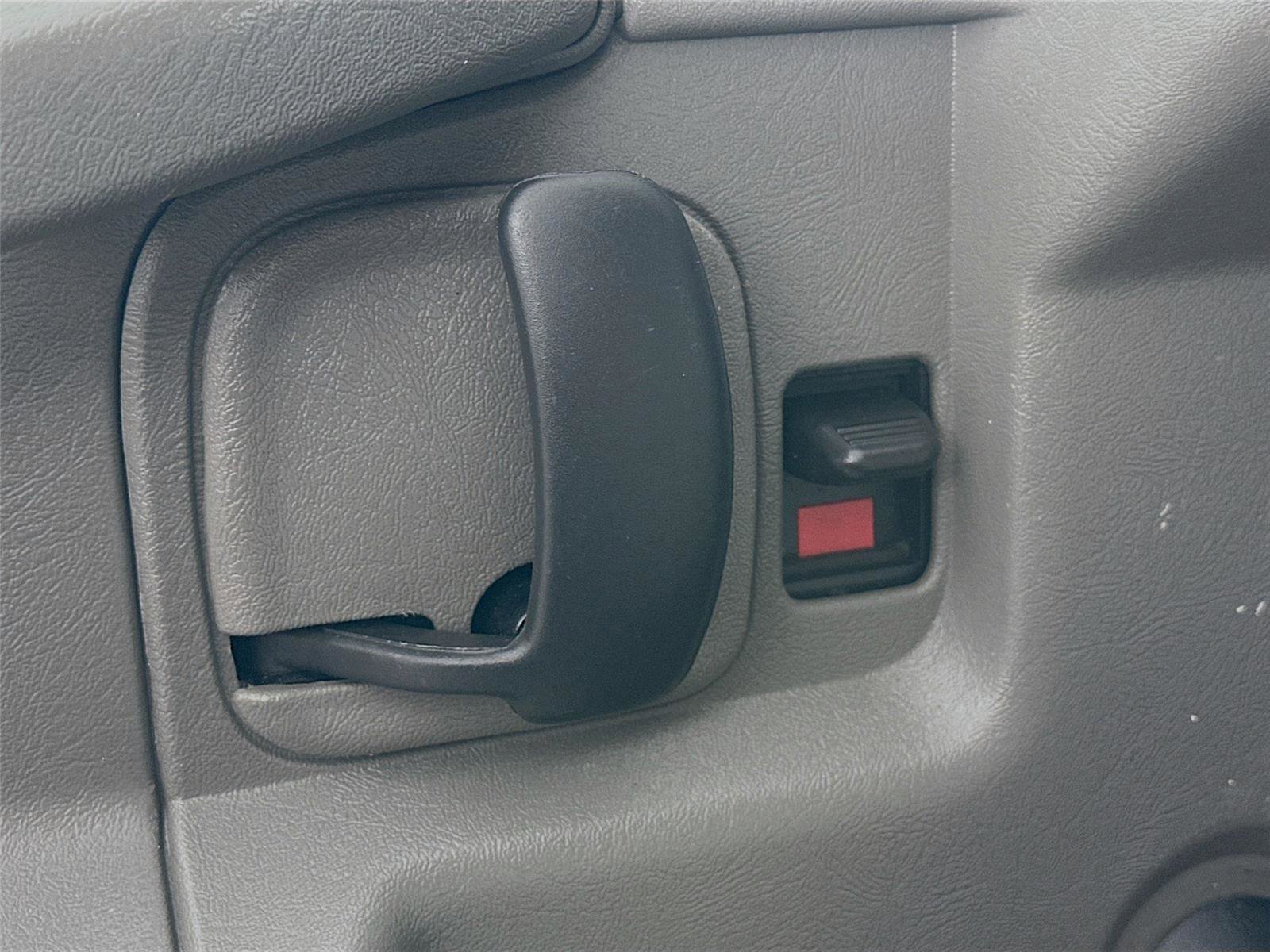 Used 2012 Chevrolet Express 1500 RWD image 18