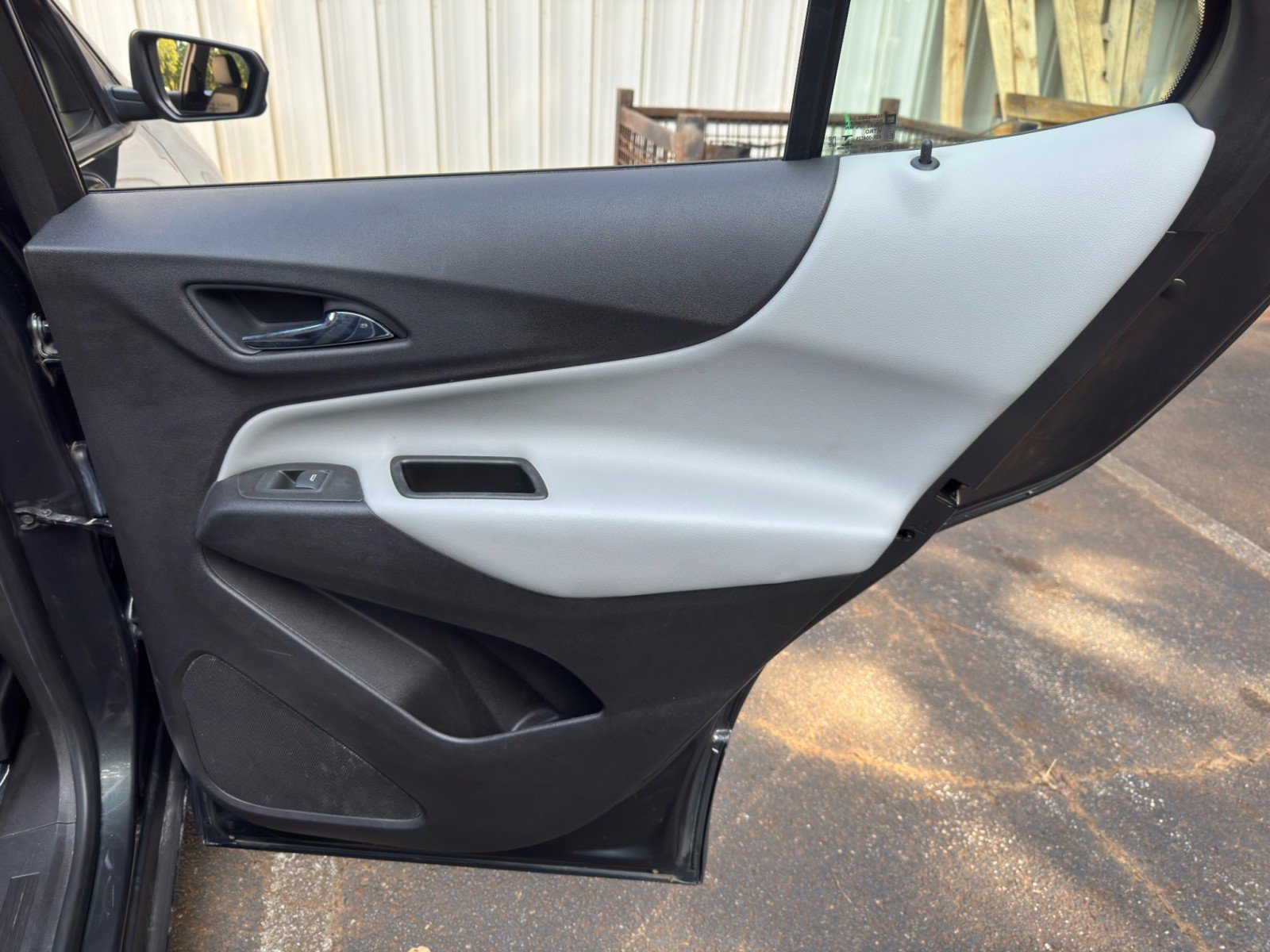 Used 2020 Chevrolet Equinox LS FWD image 37