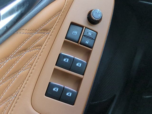 Used 2019 Toyota Avalon Limited FWD image 24