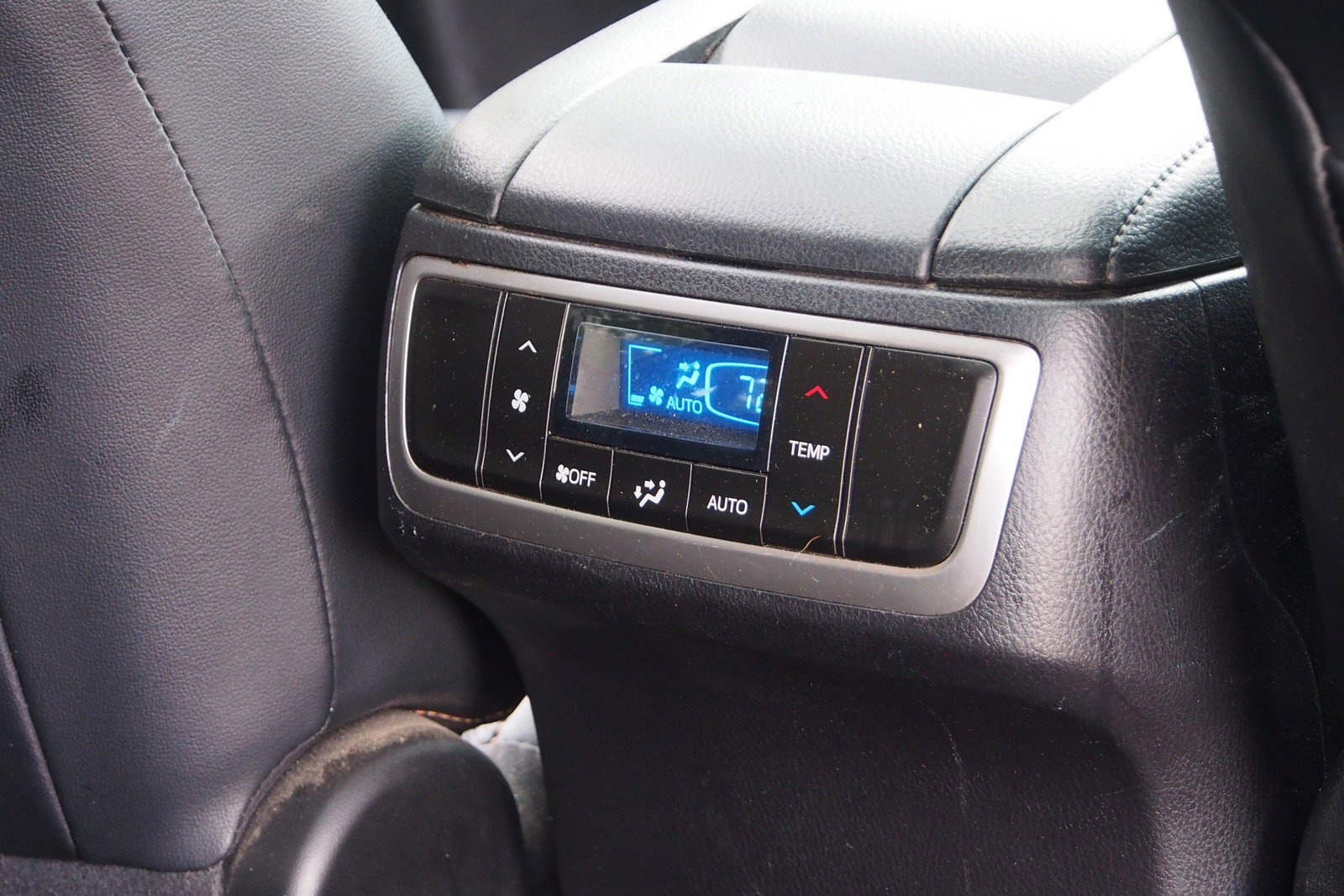 Used 2019 Toyota Highlander Limited FWD image 16