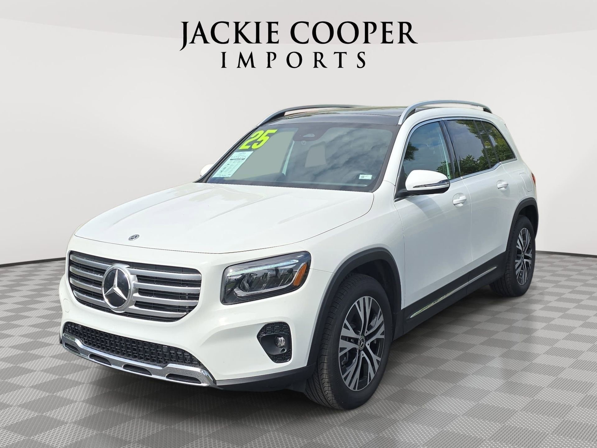 Used 2025 Mercedes-Benz GLB 250 image 1